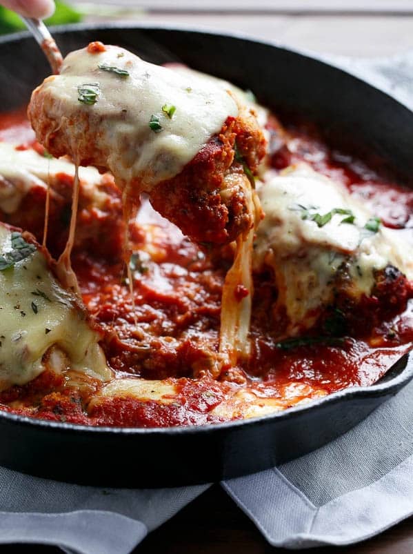 One Pan Mozzarella Stuffed Chicken Parmesan ready in minutes. Original Picture @ CafeDelites