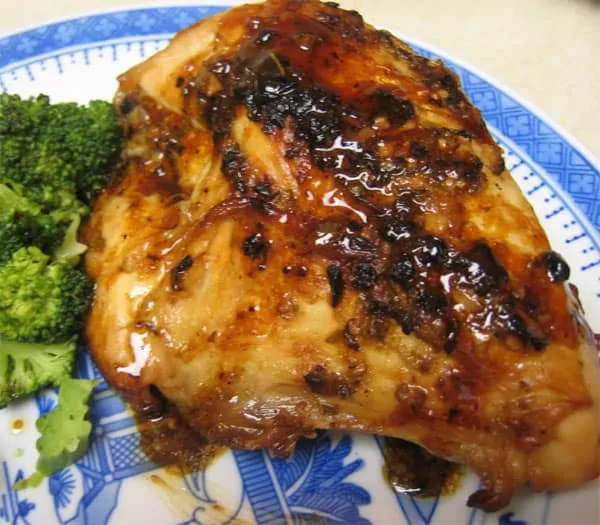 https://appetizergirl.com/wp-content/uploads/2015/09/lemon-chicken-breast-recipe.webp